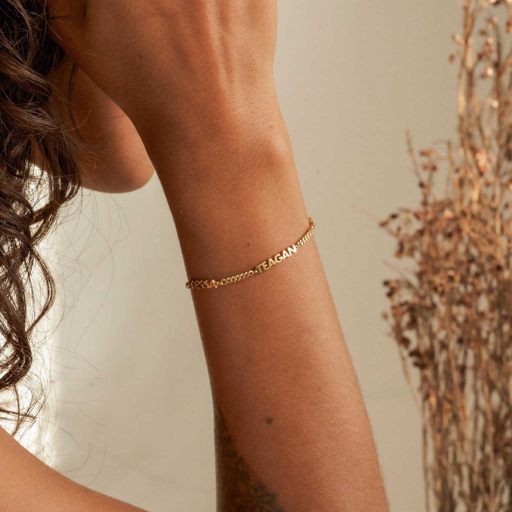 Preorder: Personalized Nameplate Bracelet