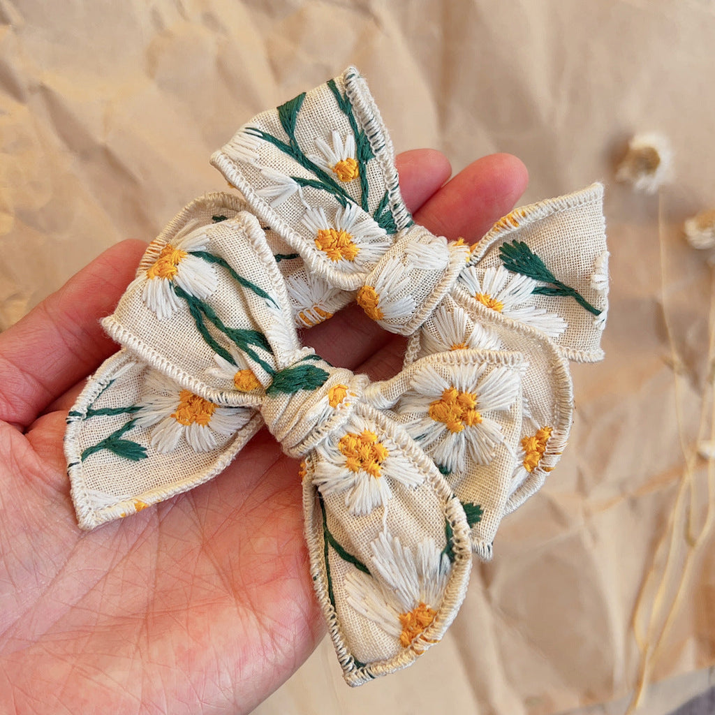 *RTS Embroidered Daisy Piggie Bows*