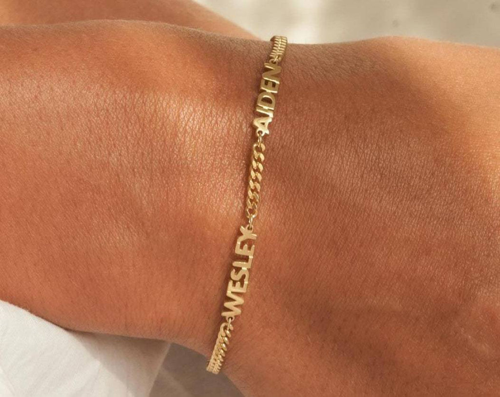 Preorder: Personalized Nameplate Bracelet